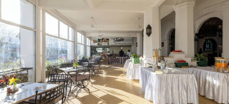 森特林城堡皇家酒店(Sentrim Castle Royal Hotel)图片