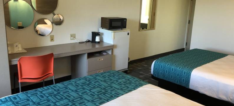 艾尔克格罗夫村温德姆豪生套房酒店(Howard Johnson by Wyndham Elk Grove Village/Chicago O'Hare)图片