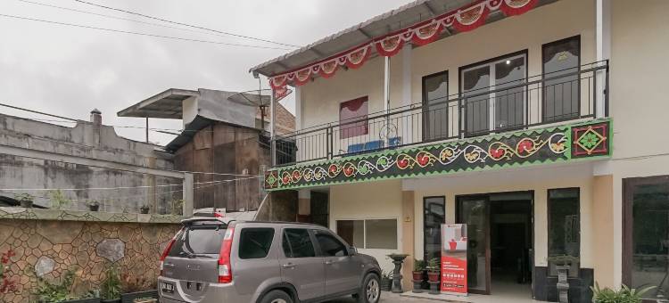塔胡拉贝拉斯塔基附近瑞德多兹酒店(RedDoorz Near Tahura Berastagi)图片