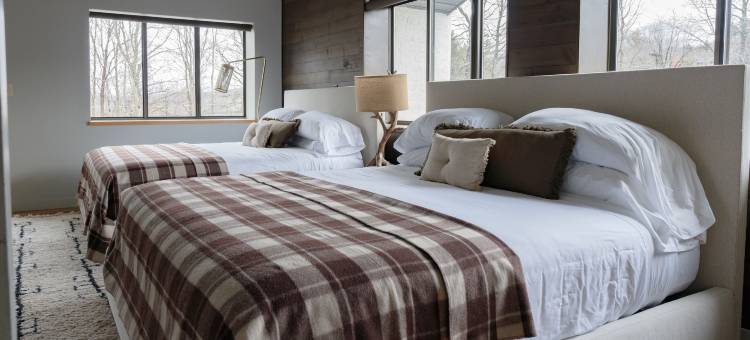 猎人旅馆，Bluebird的Lark(Hunter Lodge, a Bluebird by Lark)图片