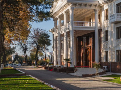 Zarafshon公园边酒店