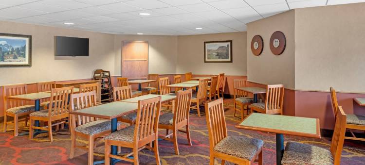 惠灵顿 - 科林斯堡凯艺套房酒店(Days Inn by Wyndham Wellington Fort Collins Area)图片