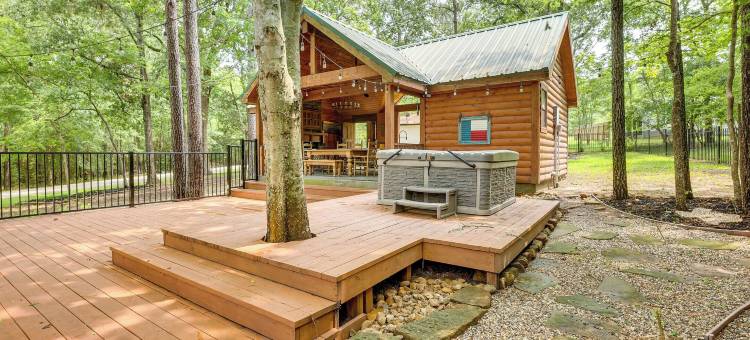 'cape Royale'豪华的利文斯顿小屋，带热水浴缸！('Cape Royale' Luxury Livingston Cabin w/ Hot Tub!)图片