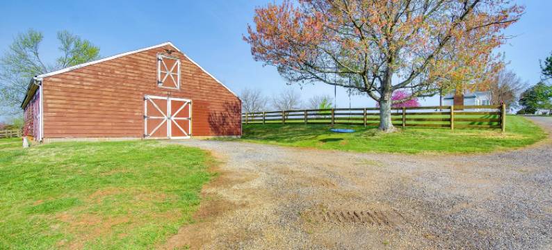 田园诗般的阿波马托克斯住宅，带门廊和摇椅！(Idyllic Appomattox Home w/ Porch & Rocking Chairs!)图片