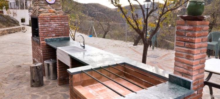 Holiday Home in Laroya with Mountain Views图片