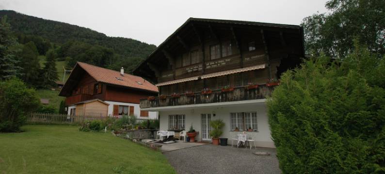 Chalet in Wilderswil with Jungfrau Views图片