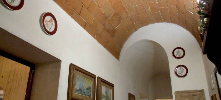 Pisa Stay close to Leaning Tower图片