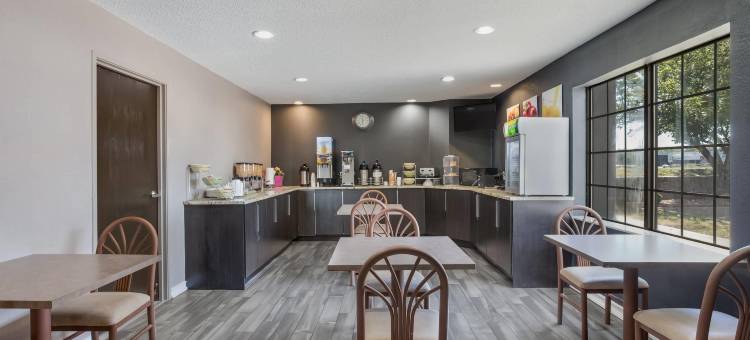 利斯萨米特 - 堪萨斯城凯艺酒店(Quality Inn Lees Summit - Kansas City)图片