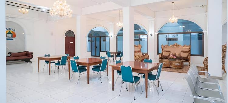 瑞德多兹加 @ 苏里亚索罗酒店(RedDoorz Plus at Hotel Surya Solo)图片