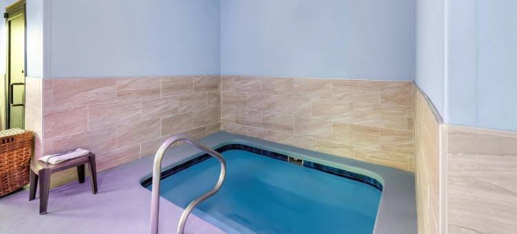 红狮酒店及套房蓝泉城(Red Lion Inn & Suites Blue Springs)图片