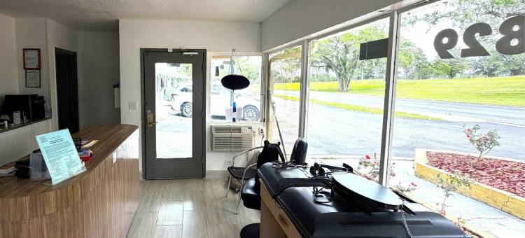 靠近高尔夫球场的友谊旅馆，奥卡拉，佛罗里达(Friendship Inn Near Golf Course Ocala FL)图片