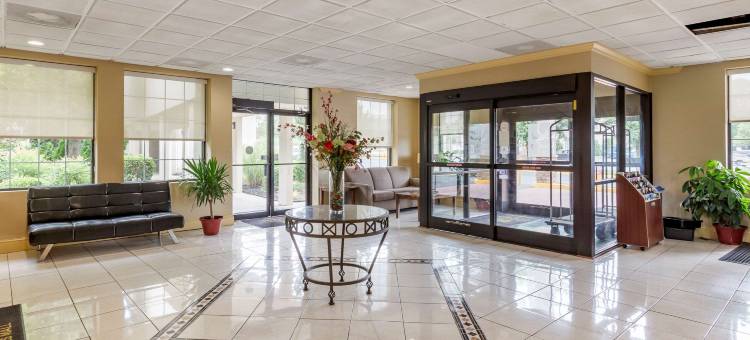 汉斯购物中心品质酒店及套房(Quality Inn & Suites Hanes Mall)图片