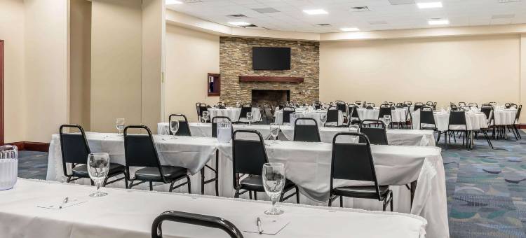 克拉丽奥酒店-贝尔弗农(Clarion Inn Belle Vernon)图片