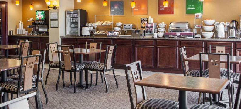 布卢明顿 I-55 及 I-74 舒适套房酒店(Comfort Suites Bloomington I-55 and I-74)图片