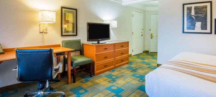 科罗拉多斯普林斯南机场拉昆塔温德姆套房酒店(La Quinta Inn & Suites by Wyndham Colorado Springs South AP)图片