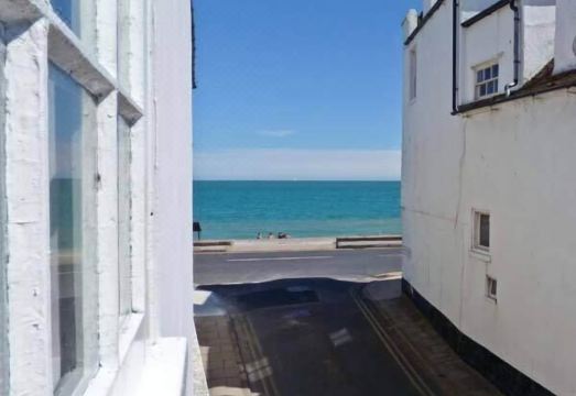 Seashell Cottage Hotel Overview