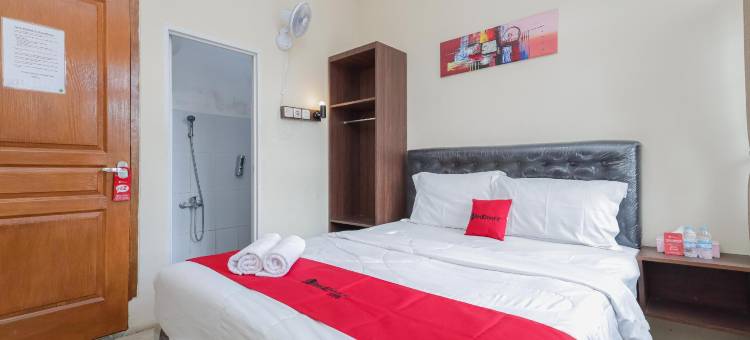 OYO 90175 Tl旅馆(RedDoorz at WR Supratman Batu)图片