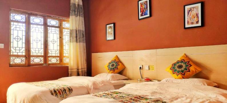 泸沽湖金色小院图片