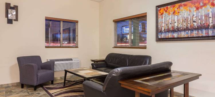 拉夫兰/柯林斯堡地区Travelodge by Wyndham酒店(Travelodge by Wyndham Loveland/Fort Collins Area)图片