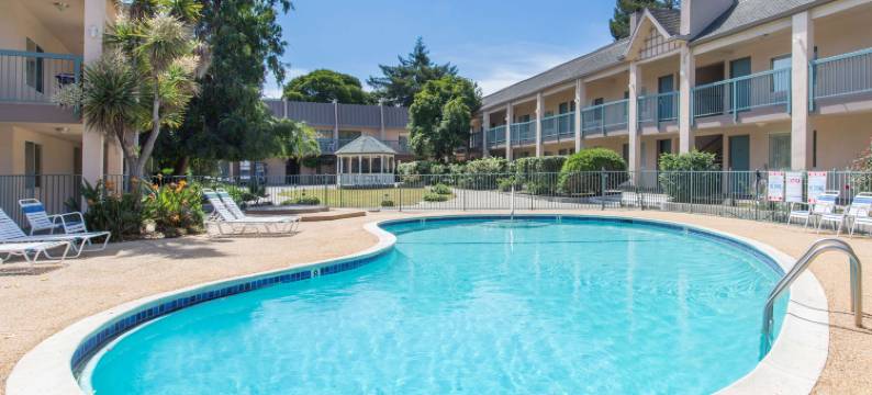 红木城戴斯酒店(Days Inn by Wyndham Redwood City)图片