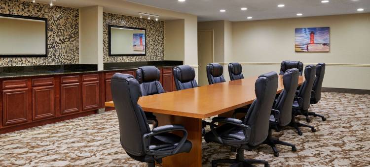 密尔沃基机场贝斯特韦斯特优质酒店及会议中心(Best Western Plus Milwaukee Airport Hotel  Conference Center)图片