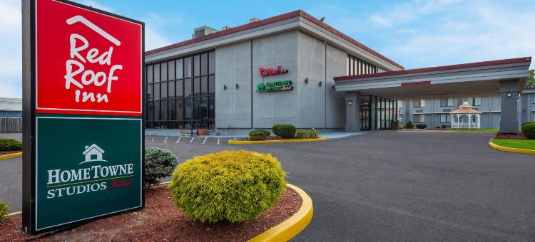 HomeTowne Studios Painted Post图片