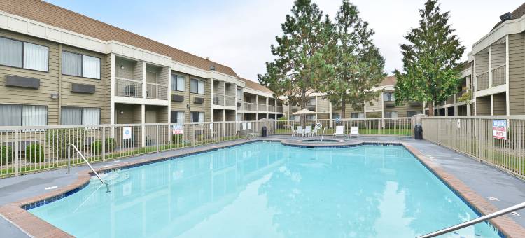 肯特西雅图地区华美达酒店(Ramada by Wyndham Kent Seattle Area)图片