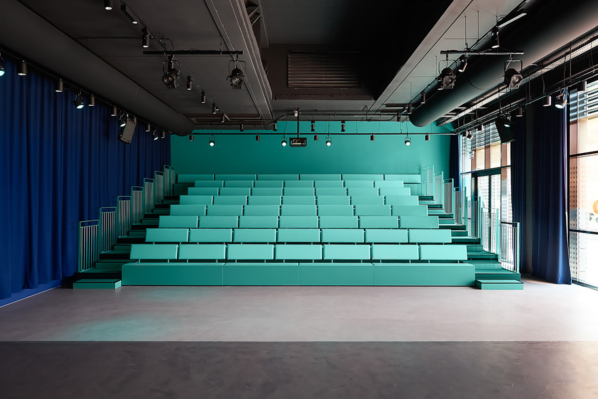 The Social Hub Amsterdam CityOver view