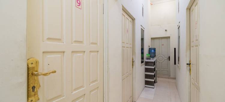 奥尔库宁市场伊斯兰教法红多兹酒店(RedDoorz Syariah Near Pasar Aur Kuning)图片