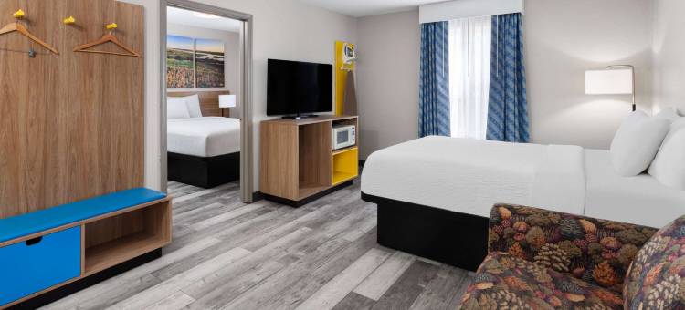 塞勒斯堡温德姆戴斯套房酒店(Days Inn & Suites by Wyndham Sellersburg)图片