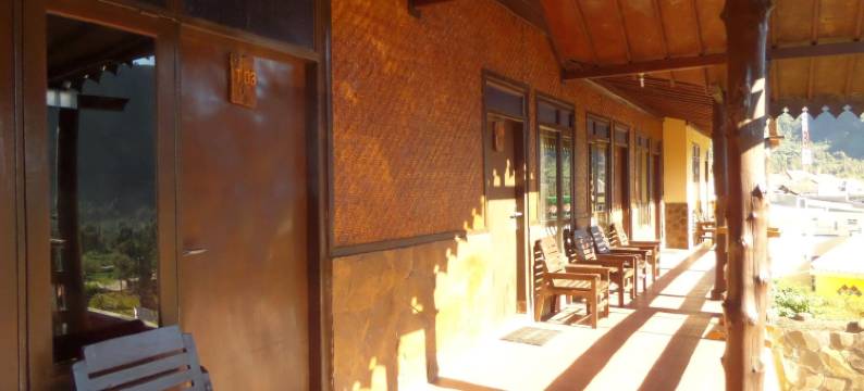 Family 4 Pax Near Cafe Lava Rst. Bromo图片