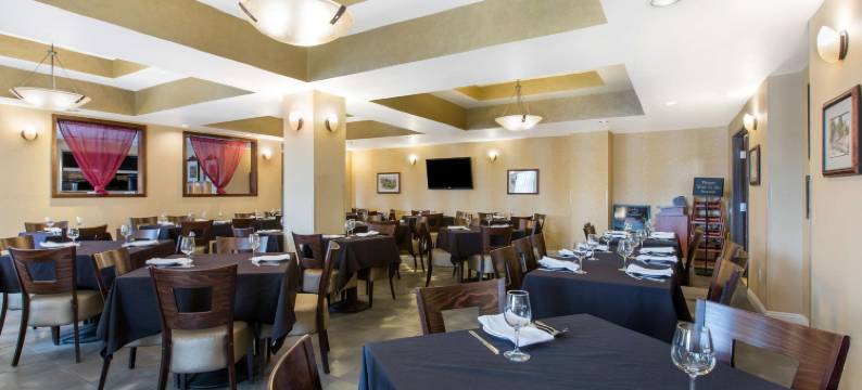 橡树酒店及套房(The Oaks Hotel & Suites)图片