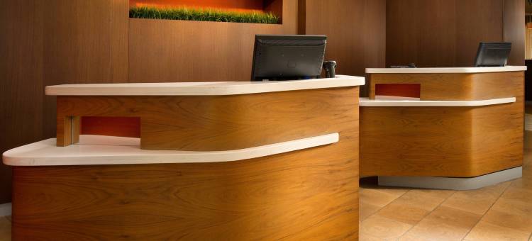 万怡华尔道夫酒店(Courtyard Waldorf)图片