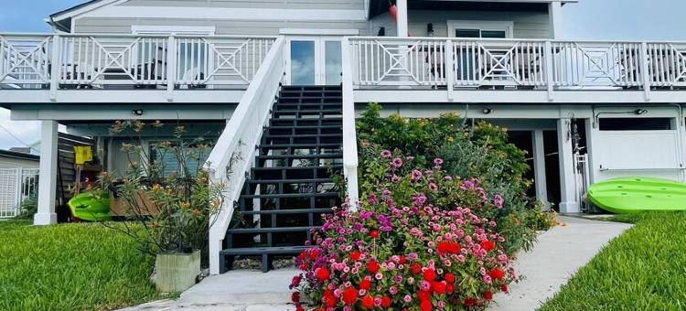 三层定制滨水民宿 • 私人码头 • 皮划艇 • 按摩浴缸 • 垂钓(3 Story Custom Waterfront Home • Private Dock • Kayaks • 2 Masters • Fishing)图片
