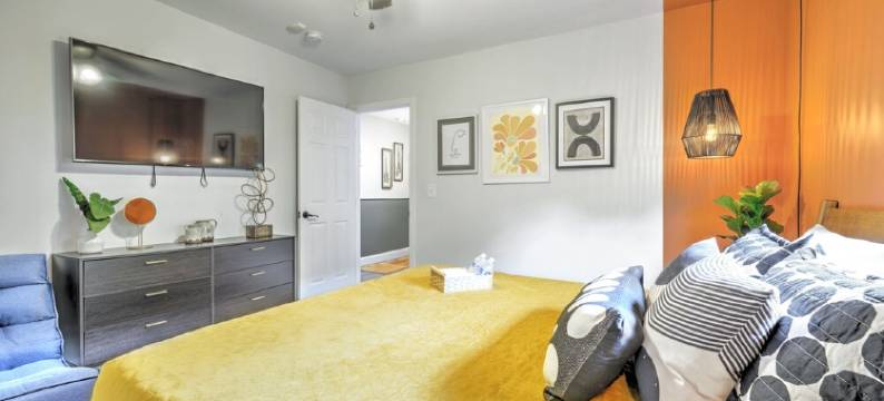 5 mins to DT, family friendly, hot tub, arcade, sleeps 8, fully fenced yard.图片