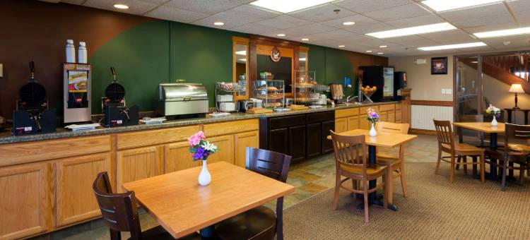 瓦利城美吟温德姆酒店及会议中心(AmericInn by Wyndham Valley City Conference Center)图片