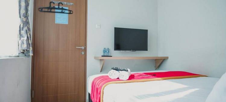 红多兹普拉斯酒店-近苏加诺哈达机场皇冠公园(RedDoorz Plus Near Soekarno Hatta Airport Taman Mahkota)图片