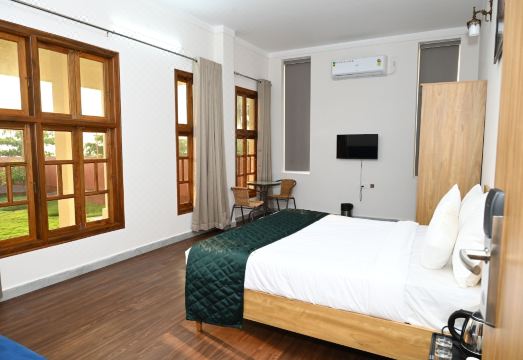 Saroja Villa by Monarch Stays Hotel Overview