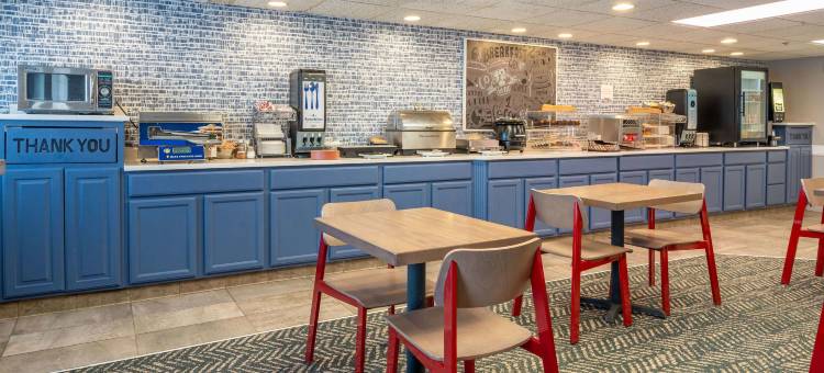 瓦利城美吟温德姆酒店及会议中心(AmericInn by Wyndham Valley City Conference Center)图片