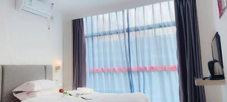 四会爱客优艺术精品酒店(粤运汽车站店)图片