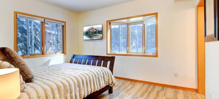 Breathtaking Mountain Views and Private Hot Tub - Luxurious Chalet Retreat图片