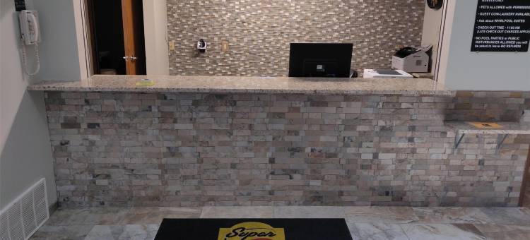 迪卡尔布温德姆速8酒店(Super 8 by Wyndham DeKalb IL)图片