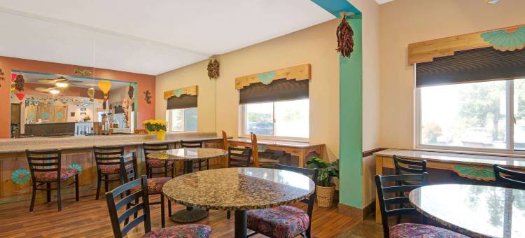 阿尔伯克基机场戴斯套房酒店(Days Inn & Suites by Wyndham Airport Albuquerque)图片
