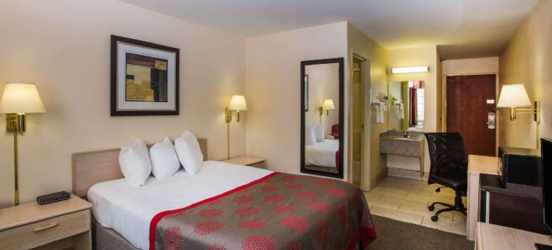 苏福尔斯温德姆华美达酒店(Ramada by Wyndham Sioux Falls)图片