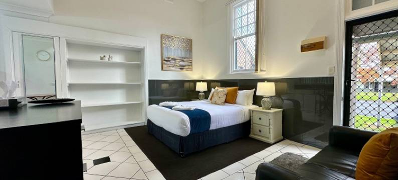 公园上的查尔斯沃思(Charlesworth on the Park)图片