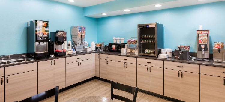 海斯温德姆速8酒店(Super 8 by Wyndham Hays KS)图片