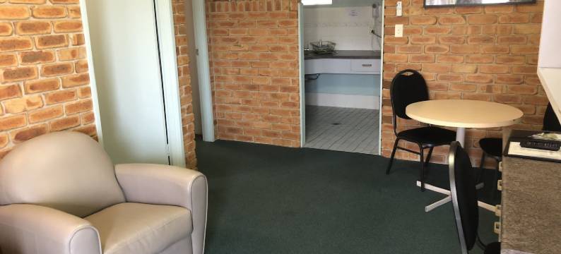 十字路口汽车旅馆(The Crossing Motel)图片