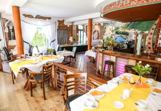 Backstage Hotel Hotel Overview