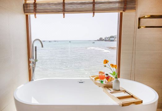 Moonlight Koh Larn Hotel Overview