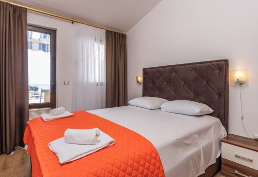 Apartments Raymond Hotel Overview